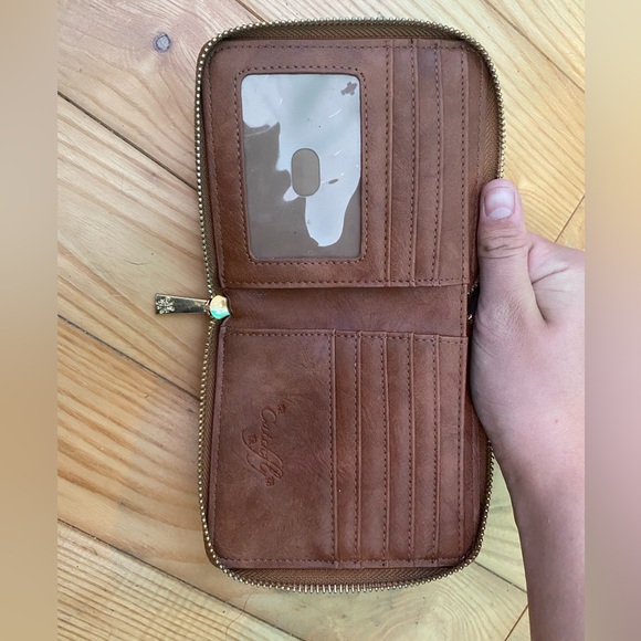 Catchfly Wallet with Arrow Design - Picture 3 of 4